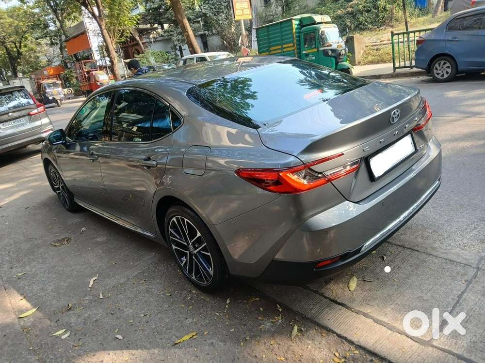 Toyota Camry Hybrid 2026