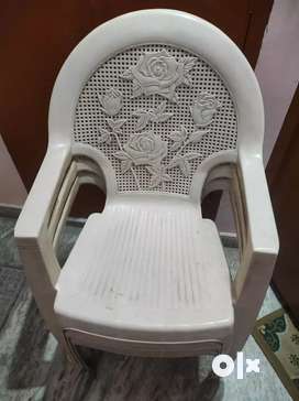 Second hand plastic store chairs olx