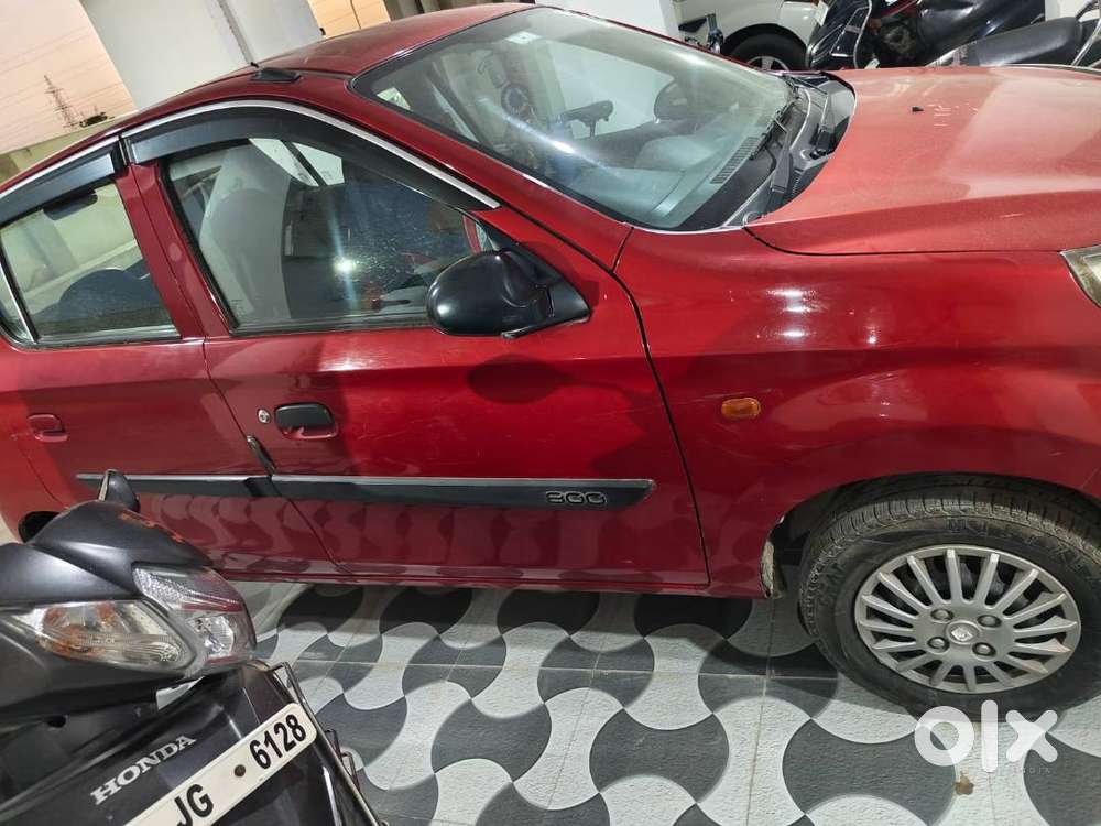 Alto 800 Lxi Dark Red Colour