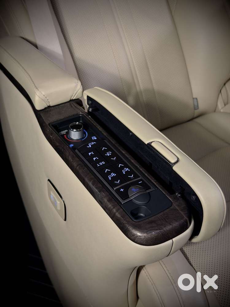 Toyota Vellfire Vip – Executive Lounge, 2022, Petrol