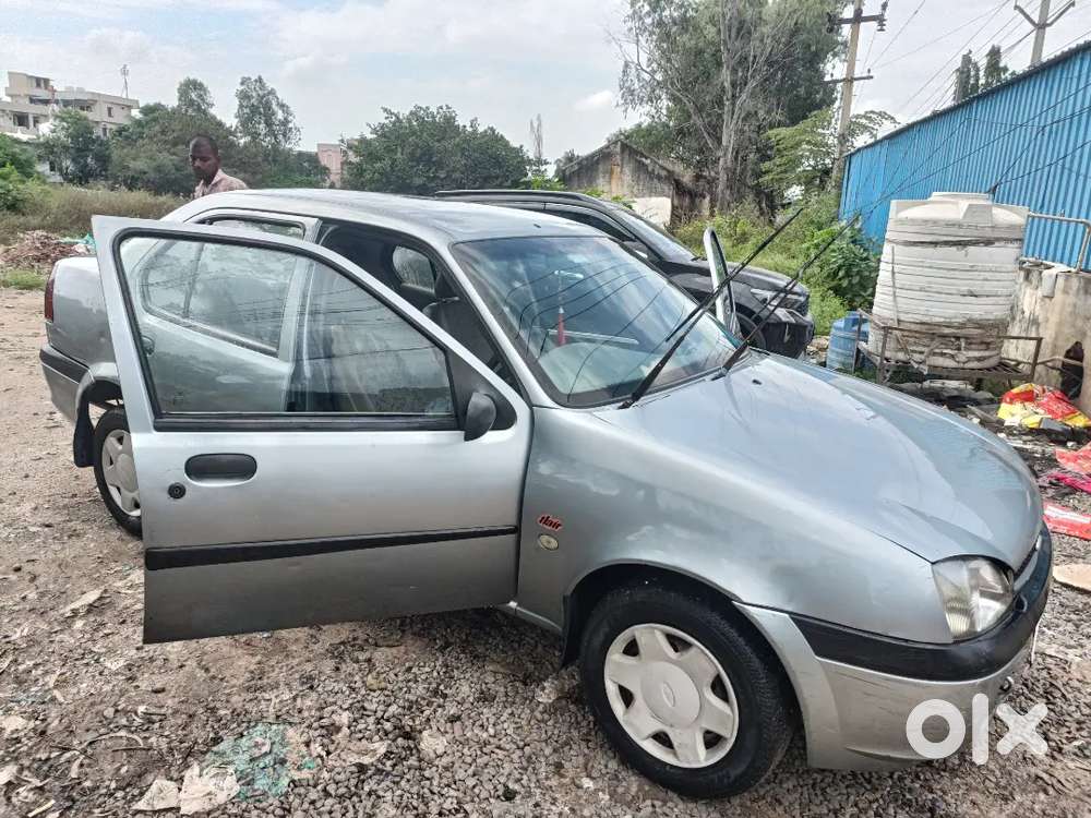 Ford Ikon Variant 2005 Petrol Manual 80000 Km Driven