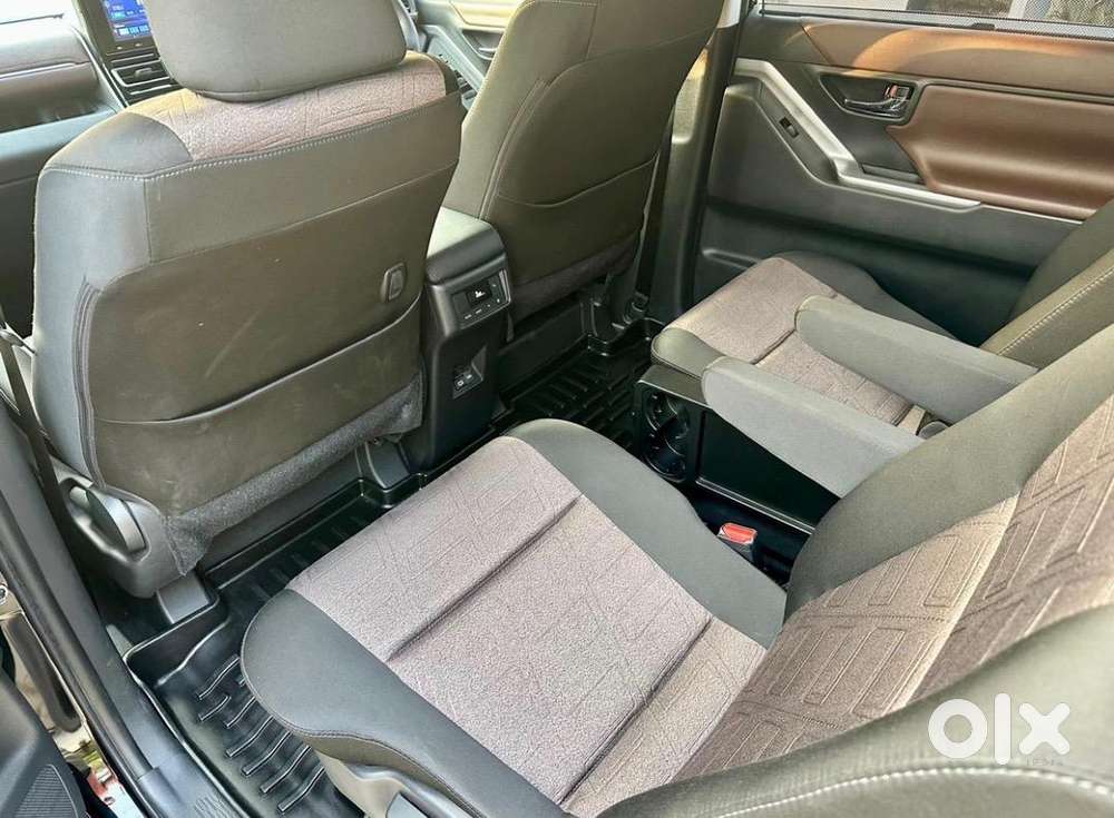 Toyota Innova Hycross 2025