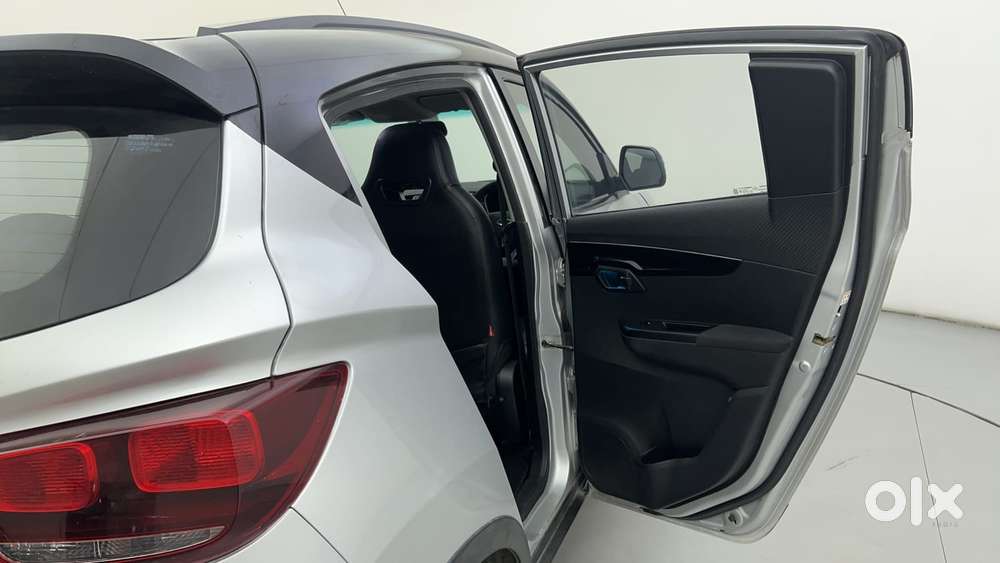 Mahindra Kuv 100 Mfalcon G80 K8 Dual Tone, 2017, Petrol