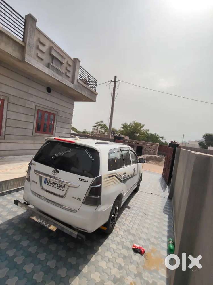 Toyota Innova 2012