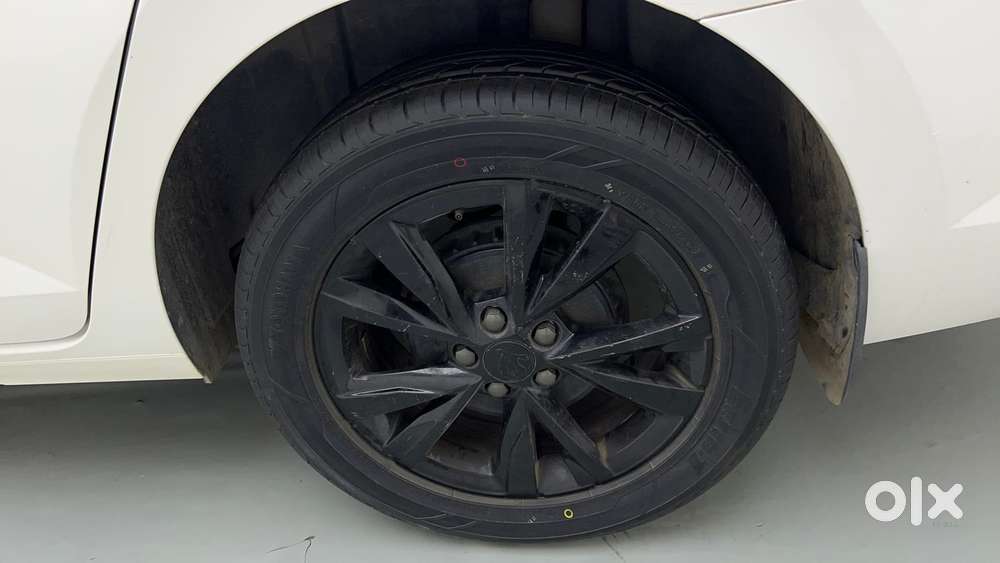 Skoda Slavia Style 1.0l Tsi At, 2023, Petrol