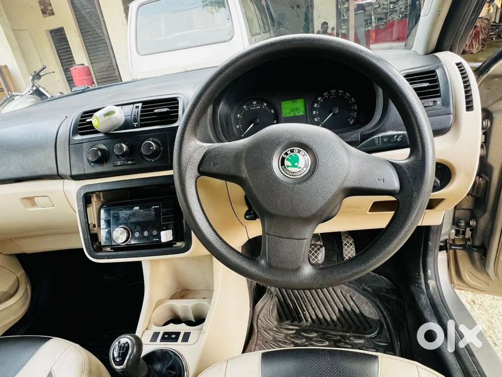 Skoda Fabia Petrol Manual 2012