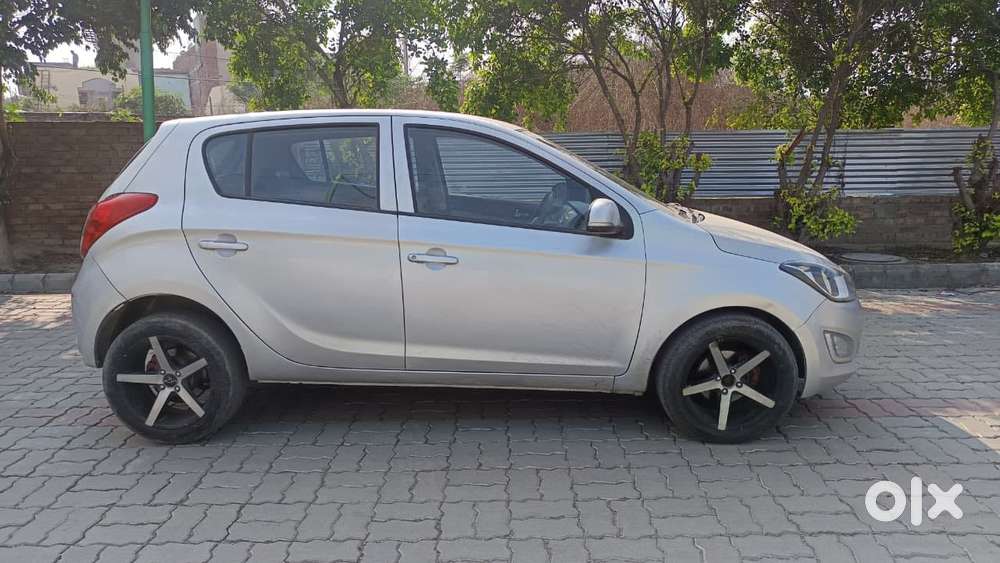 Hyundai I20 Sportz 1.4 Crdi 6 Speed Bs-iv, 2012, Diesel