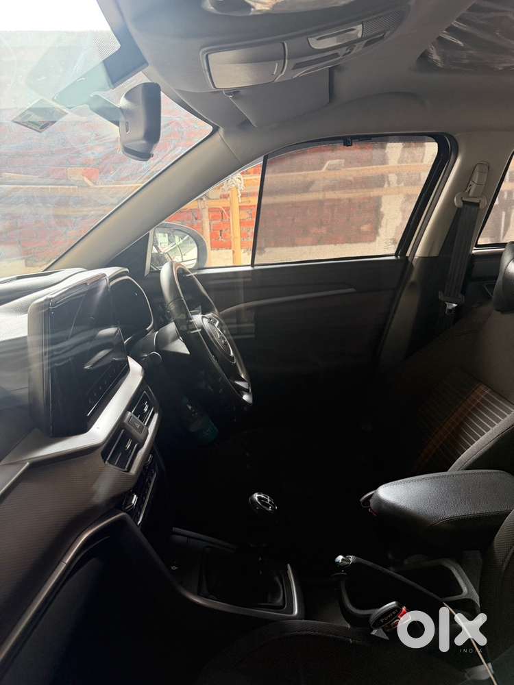 Maruti Brezza Zxi 2024