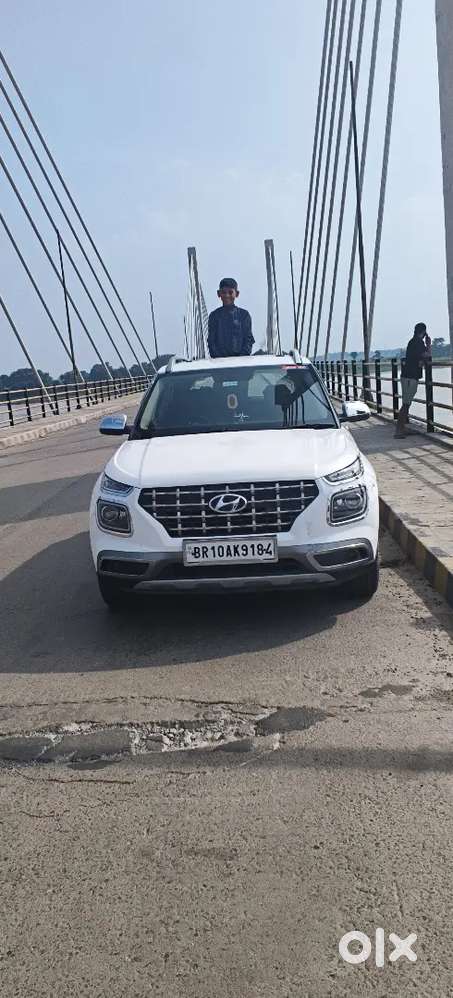 Hyundai Venue Diesel Manual 2nd Owner 2022 Mujhe 7seater Car Lena Hai