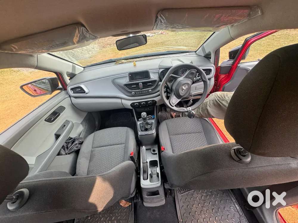Tata Altroz Petrol Xm 2020 Last Model Low Kilometer