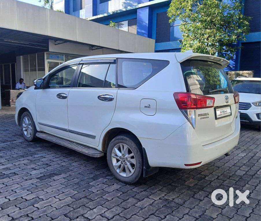 Toyota Innova Crysta 2.4 V, 2016, Diesel
