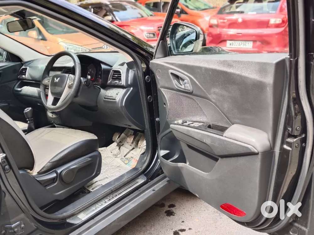 Mahindra Xuv300 W8, 2022, Petrol