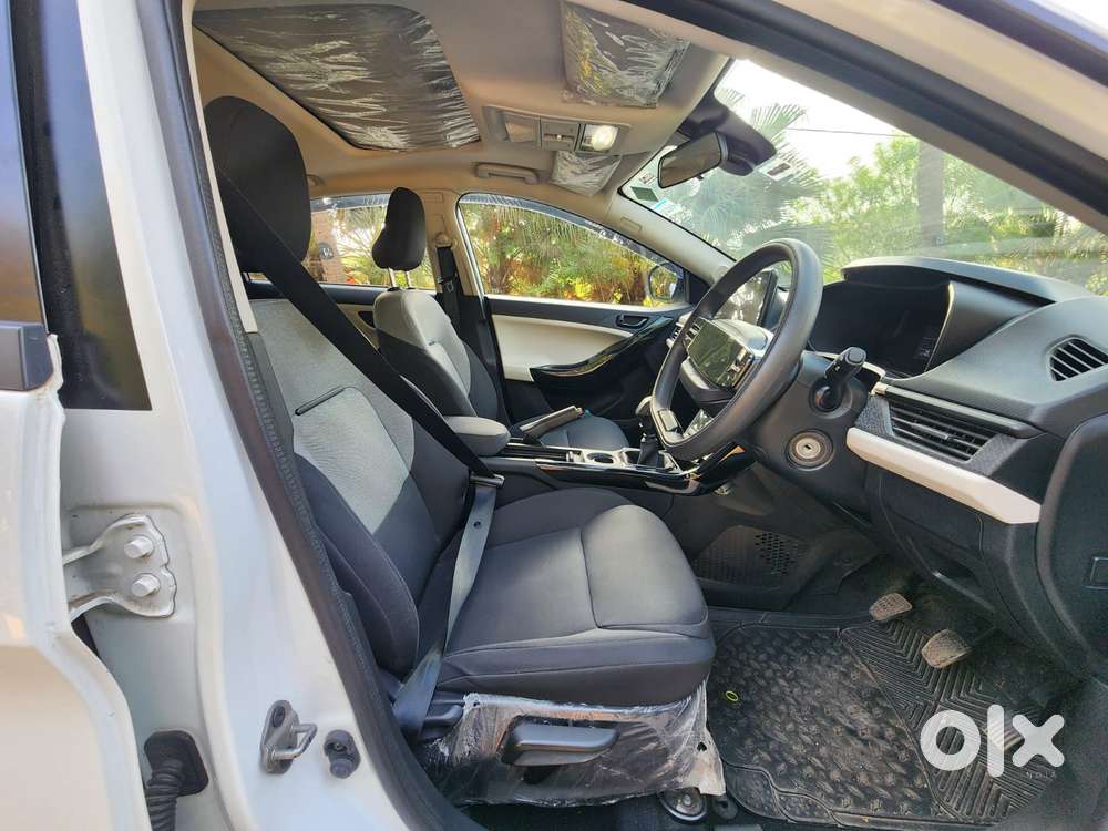 Tata Nexon Pure 1.2 S Revotron Petrol 6 Mt, 2025, Cng & Hybrids