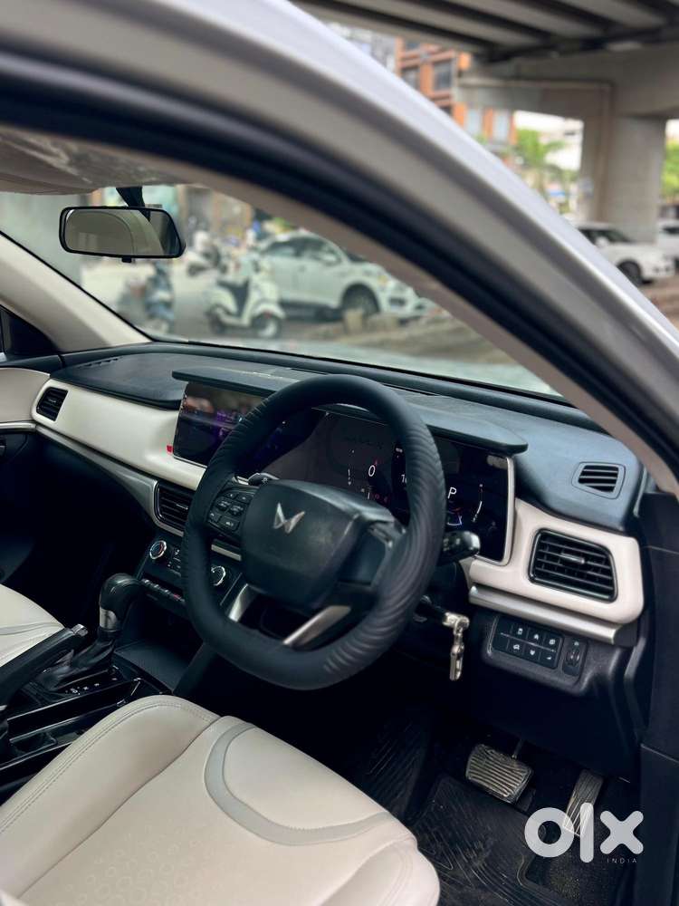 Mahindra Xuv700 2.2 Ax 5 Diesel At Str, 2022, Diesel