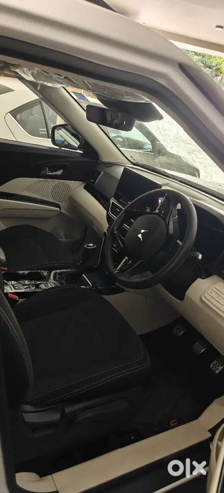 2024 Mahindra 3xo Ax5l 1.2 Tgdi Mt | Warranty | 10,400 Kms
