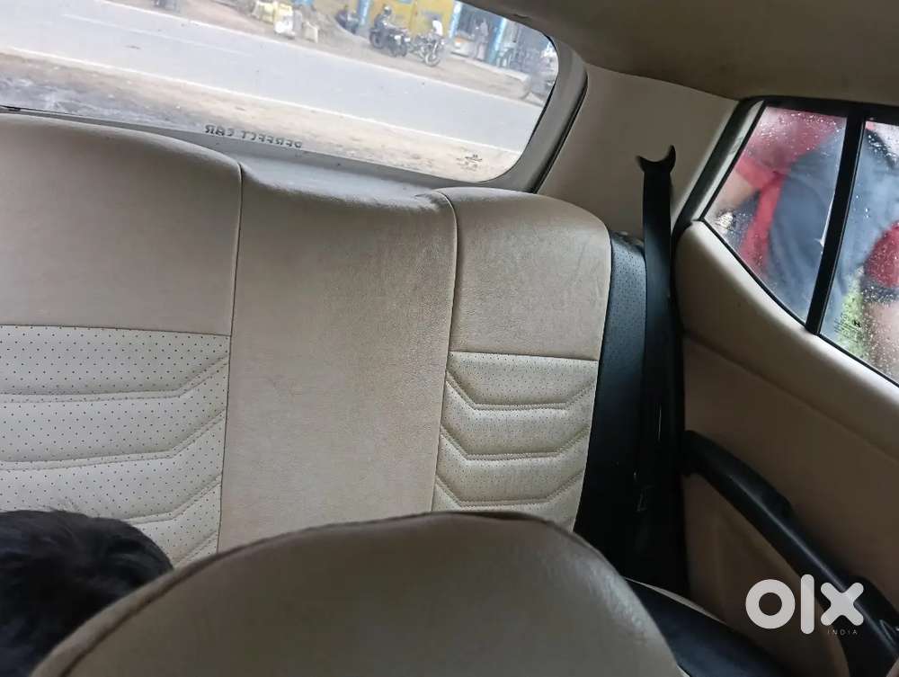 न्यू टायर न्यू बैटरी एलईडी है Ac चालू 2030  गुड कंडीशन कोई कमी नहीं