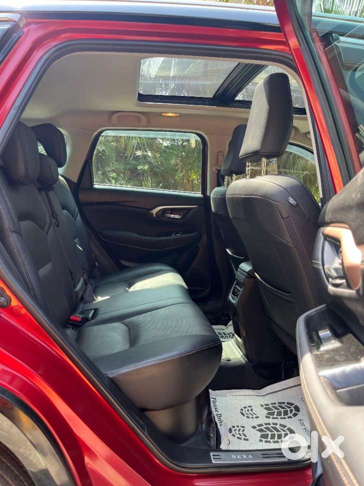 Maruti Suzuki Grand Vitara 1.5 Alpha Plus Intelligent Hybrid Ecvt, 2..