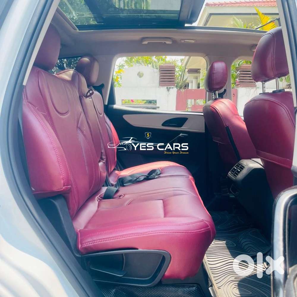 Mahindra Xuv700 2.0 Ax 5 Petrol Mt 7 Str, 2022, Petrol