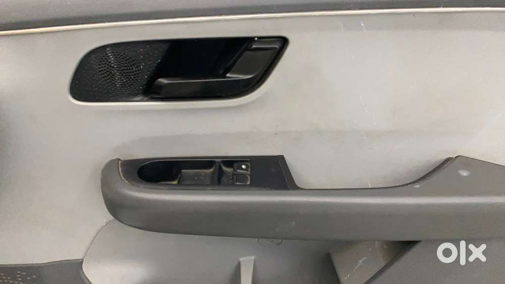 Tata Altroz 1.2 Xe, 2020, Petrol