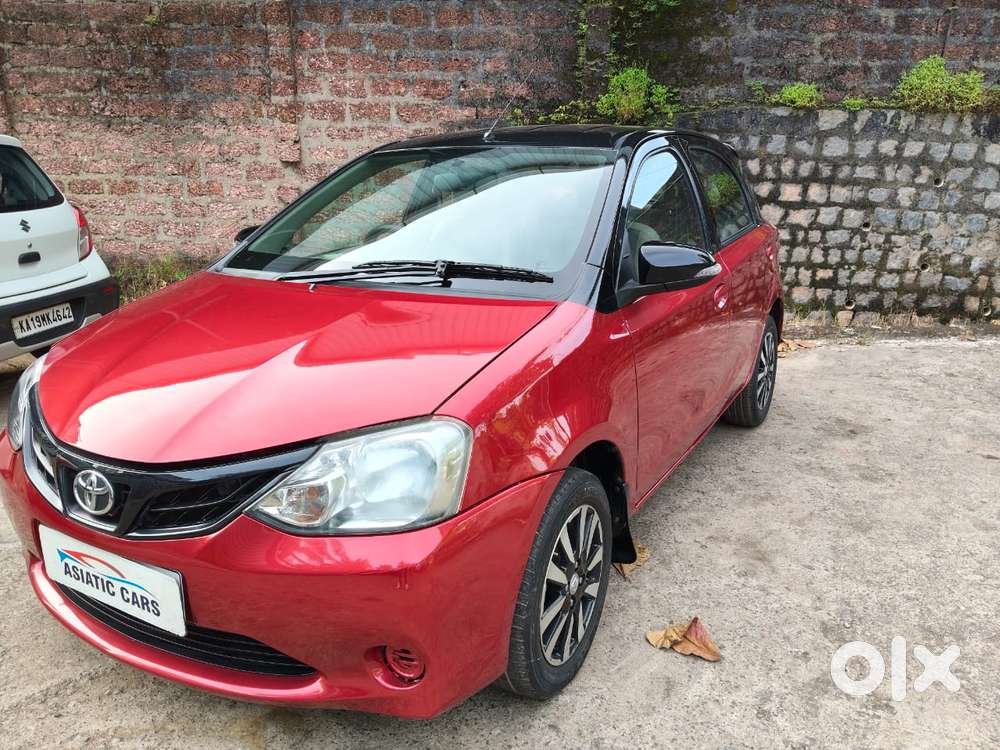 Toyota Etios Liva V Dual Tone, 2016, Petrol