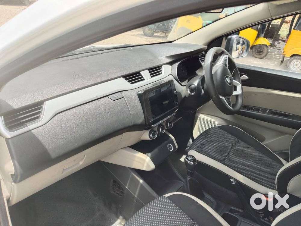 Renault Triber Rxz, 2022, Petrol