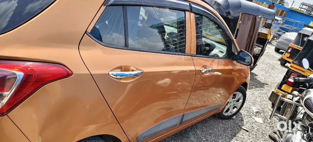 Grand I10 Sportz Top Model