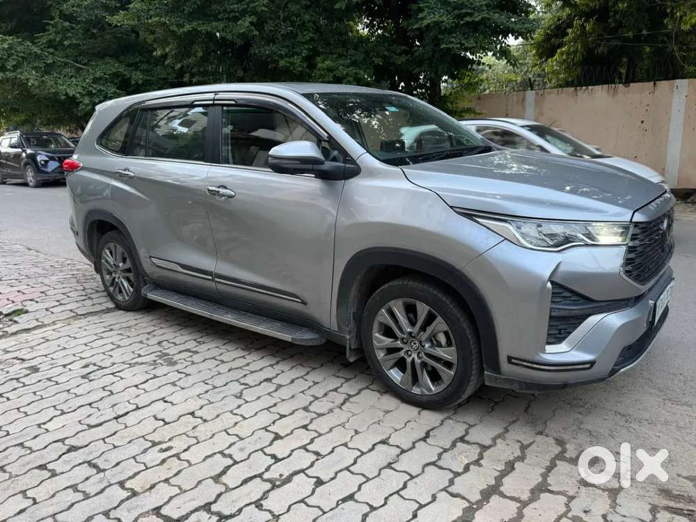 Toyota Innova Hycross 2.0 Zx (o) Hybrid 7 Str, 2025, Petrol