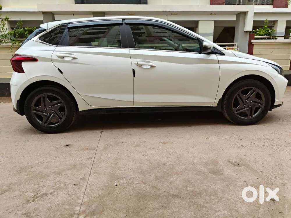 Hyundai I20 Sportz 2022 Diesel Manual With Complete Showroom Track.