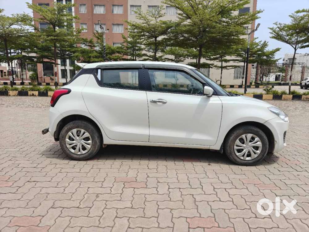 Maruti Suzuki Swift Vxi + Manual, 2022, Petrol