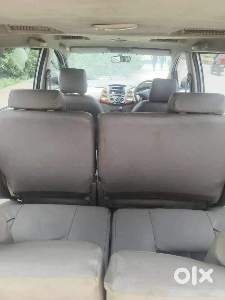 Toyota Innova 2011 Diesel 7-seater Car