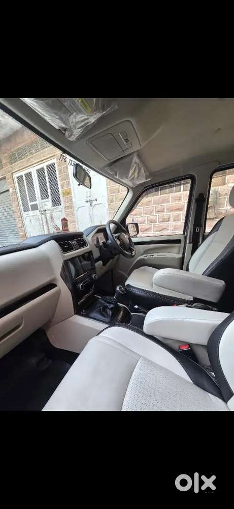 Mahindra Scorpio Classic S11