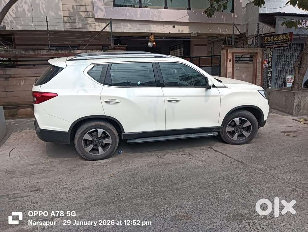 Mahindra Alturas G4 2022 - 9999 Fancy Number
