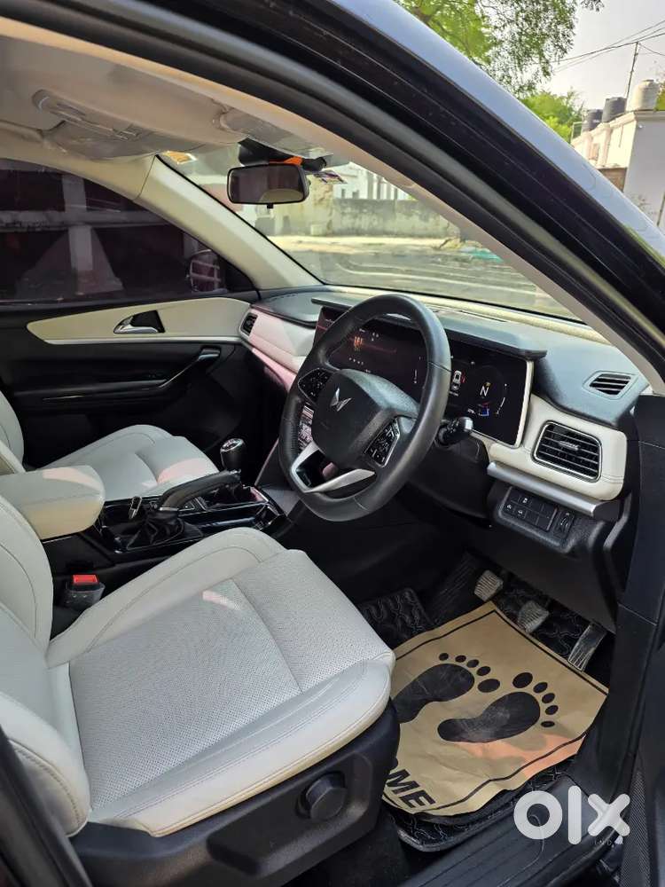 Mahindra Xuv700 2025 Diesel Well Maintained