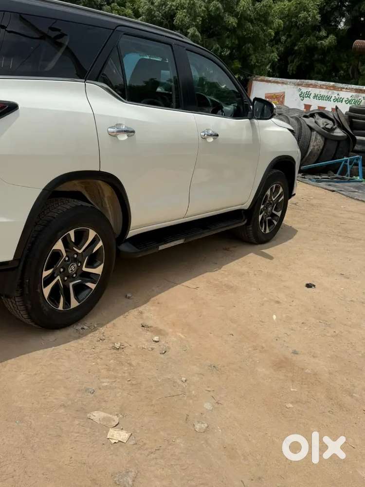 Toyota Fortuner Legender 2023