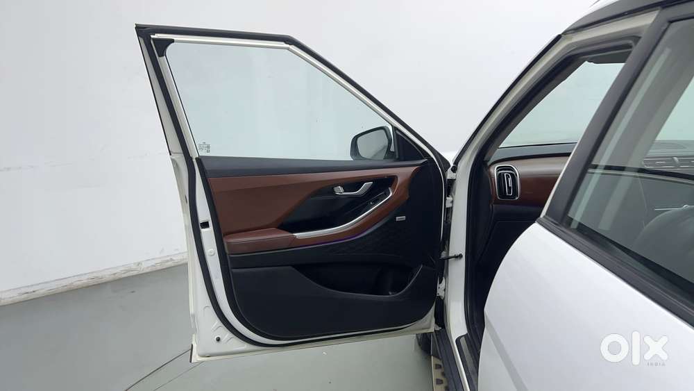Hyundai Alcazar 2.0 Signature (o) Petrol At 6 Str, 2021, Petrol