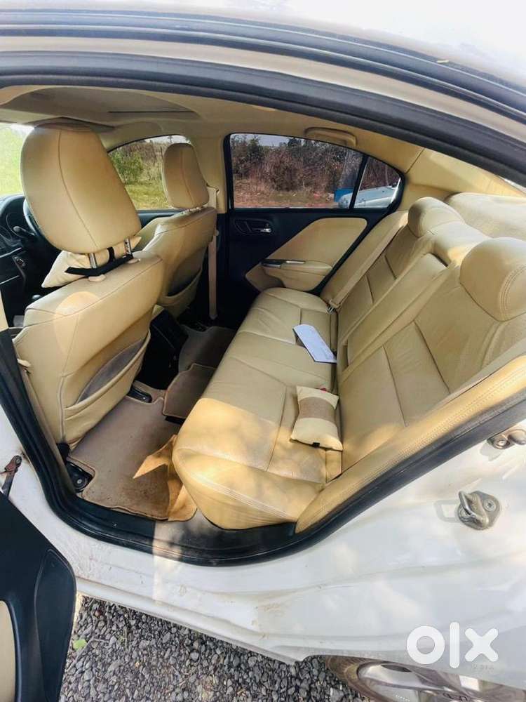 Honda City Petrol 2015 Sunroof, Push Button Start