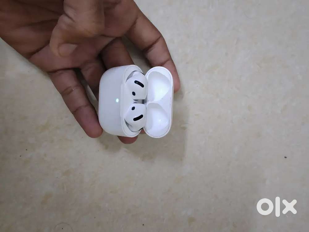 APPLE AIRPODS 4