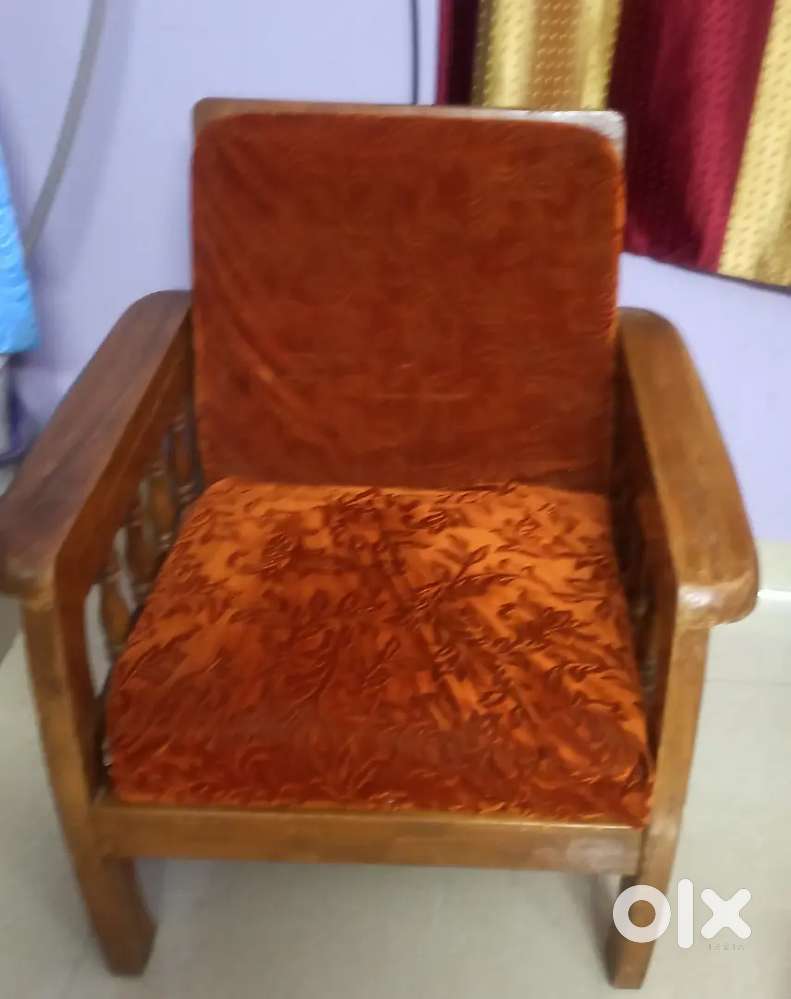 Sofa And Dining Table Used Sofa & Dining for sale in OMR OLX