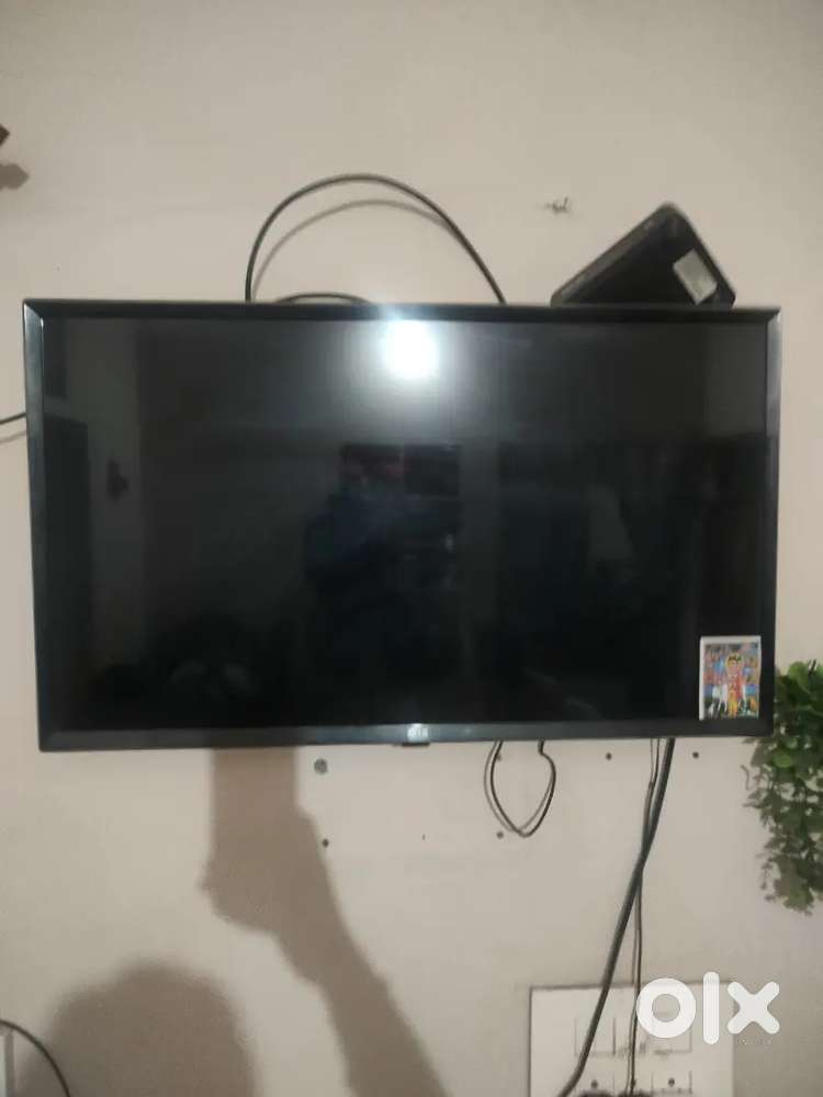 LG TV,  HD Cable Wall mounted (32inch)