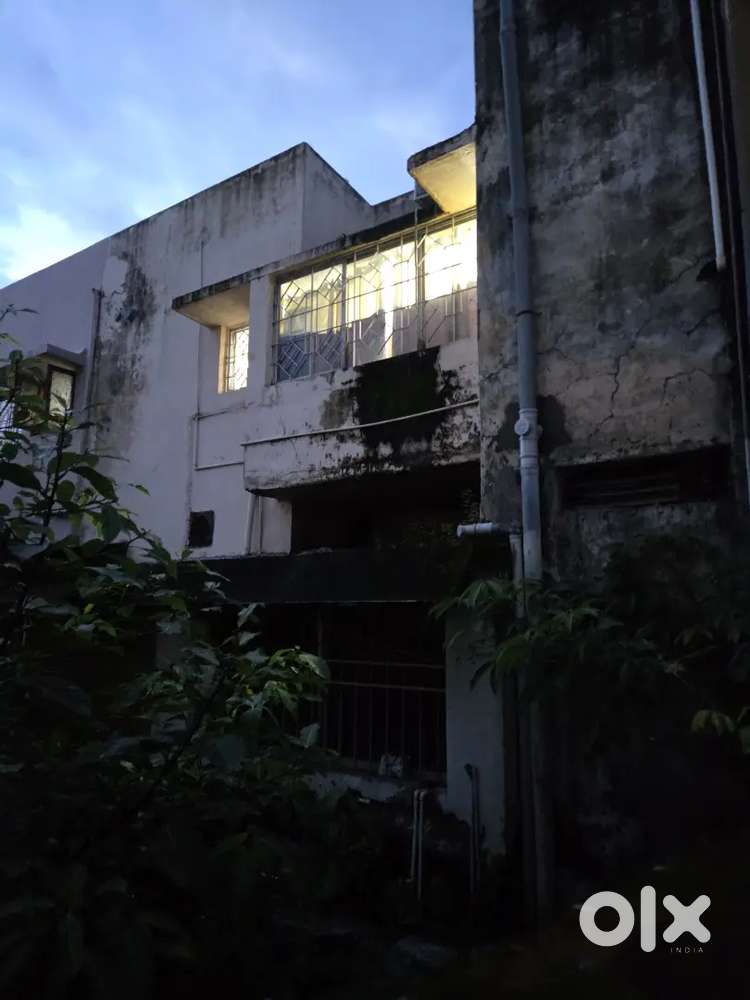 Ground floor 2 bhk apartment in a safe guarded colony for rent.