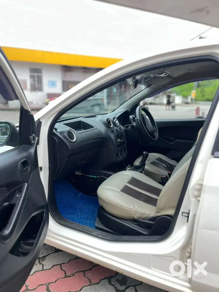 Ford Figo Petrol 2015