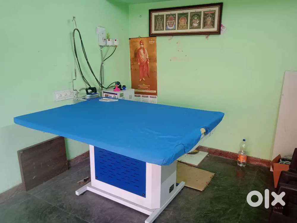 Steam ironing machine