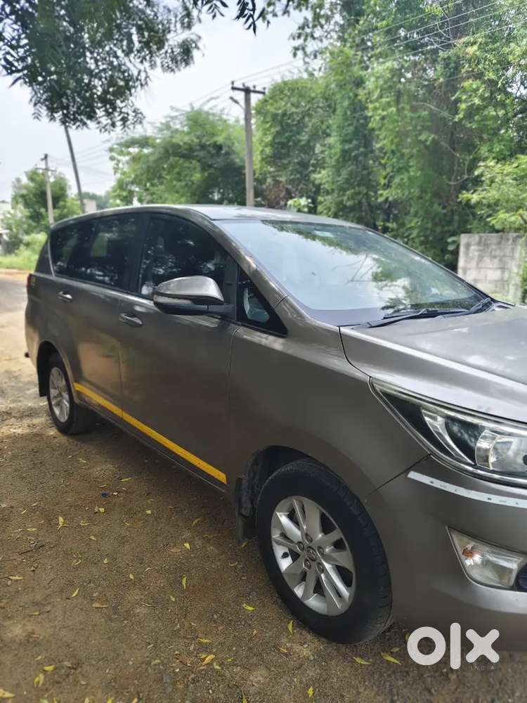 Toyota Innova Crysta 2.4 Mt 2017