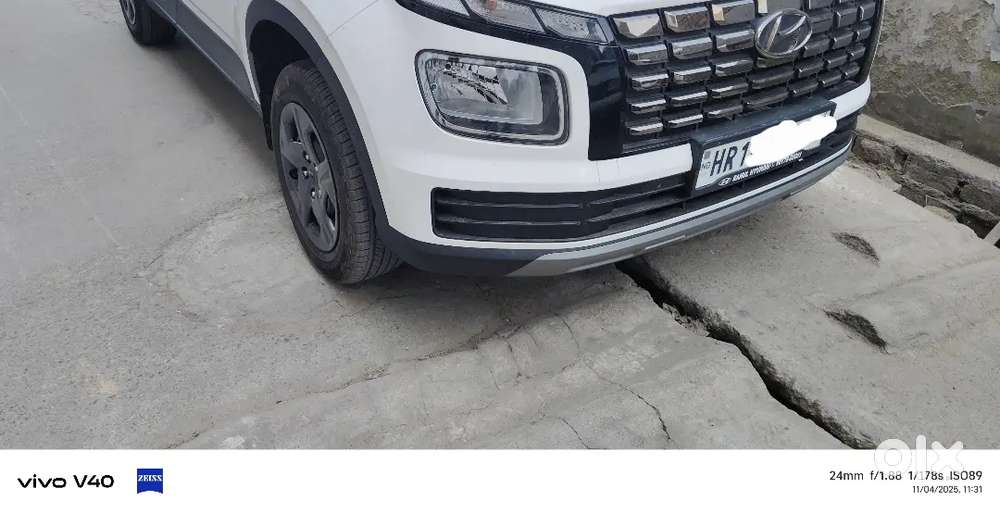 Hyundai Venue 2024(october) Diesel 5400 Km Drive