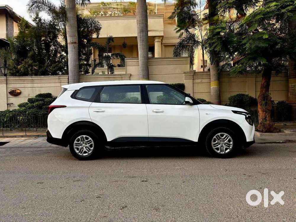 Kia Carens 1.5 Premium 7 Str, 2022, Petrol