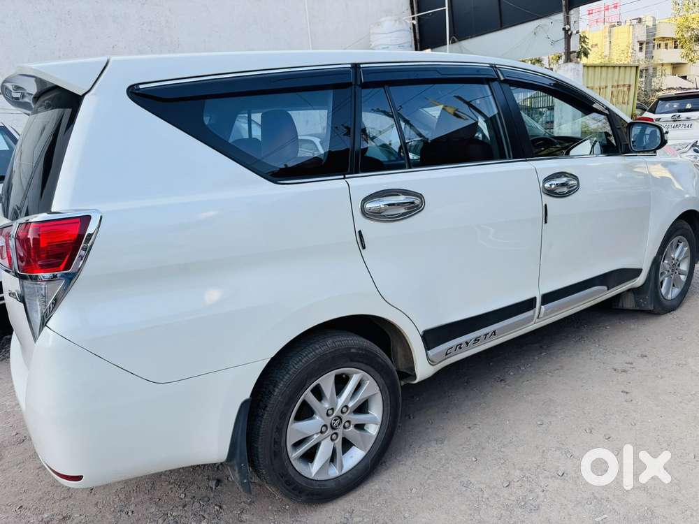 Toyota Innova Crysta 2.4 V 8 Str, 2016, Diesel