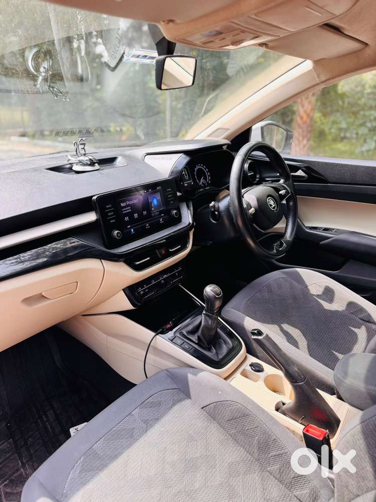 Skoda Slavia Ambition 1.0l Tsi Mt, 2023, Petrol
