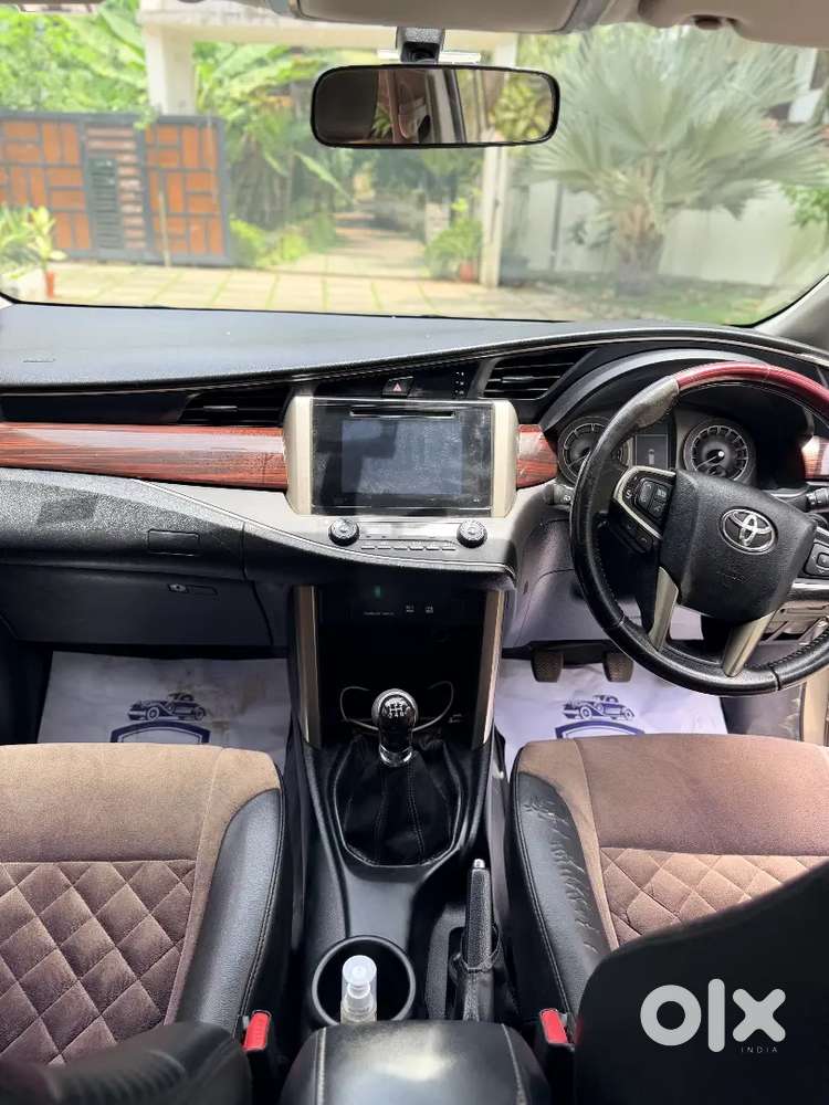 Toyota Innova Crysta 2.4 V 2016