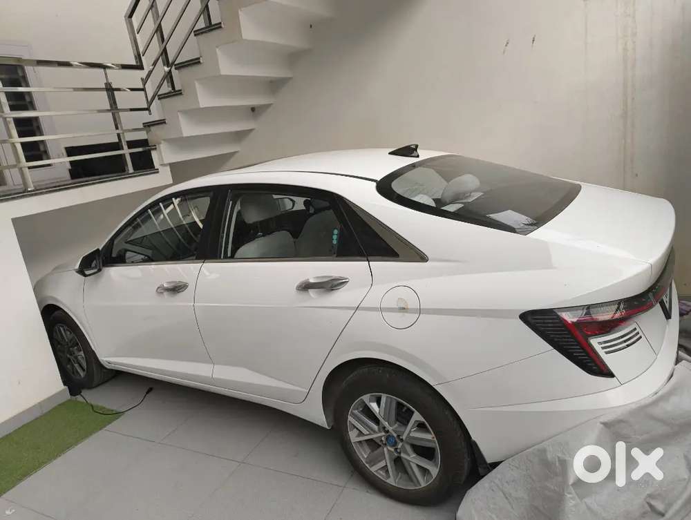 Hyundai Verna Sx Manual White Polar Colour 2024 Petrol Well Maintained