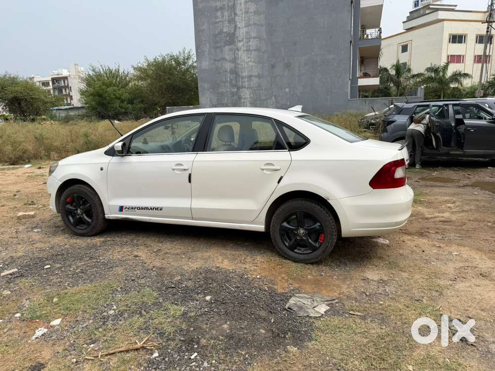 Skoda Rapid Elegance 2014